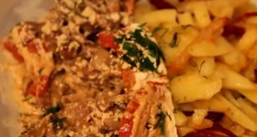 Очень вкусная куриная печень с грибами в сметане с луком 🥩