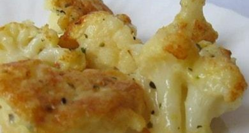 Жареная цветная капуста с яйцом и чесноком на сковороде 🥦
