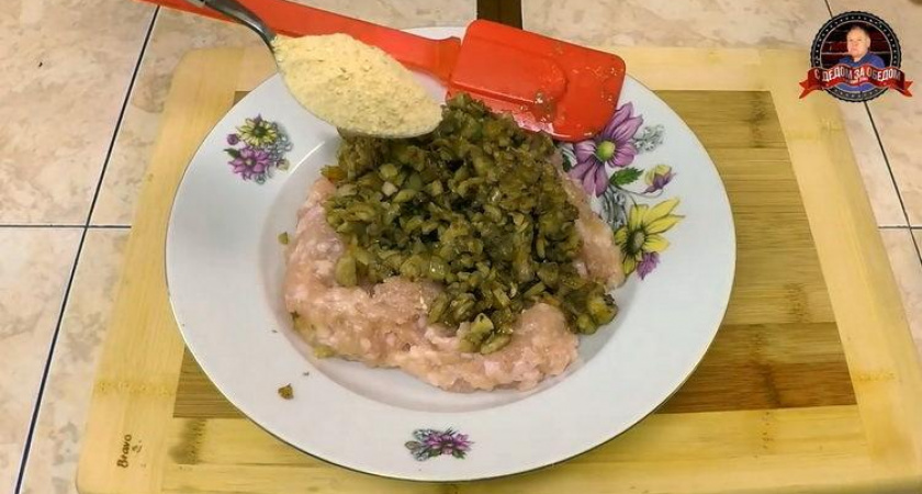 Шампиньоны, фаршированные курицей и сыром в духовке по пошаговому рецепту с фото 🧀