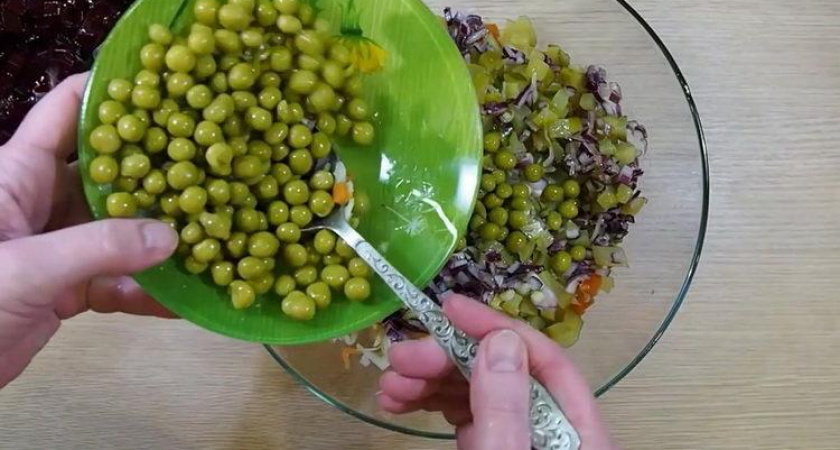 Классический винегрет - рецепт приготовления с горошком и капустой 🥣