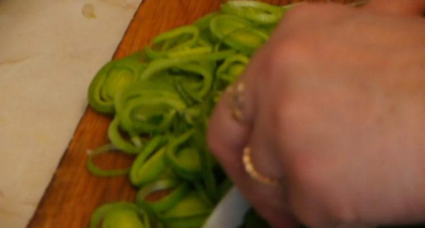 Как научиться готовить вкусный гуляш из печени говяжьей с подливкой 🥣