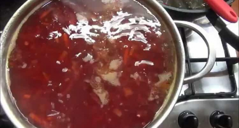 Как научиться готовить вкусный классический свекольник с мясом по простому рецепту 🥣