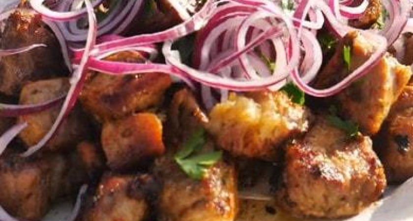 Как научиться готовить вкусный шашлык в казане на костре 🍢