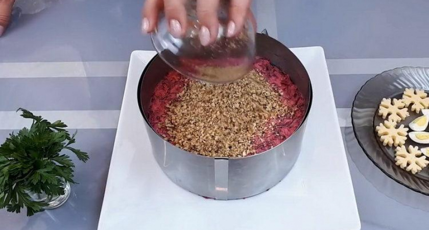 Салат на праздничный стол из свеклы с чесноком и сыром 🥗