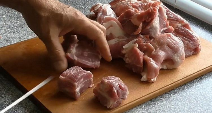 Быстрый шашлык на минералке из свинины - простой и вкусный рецепт 🥩