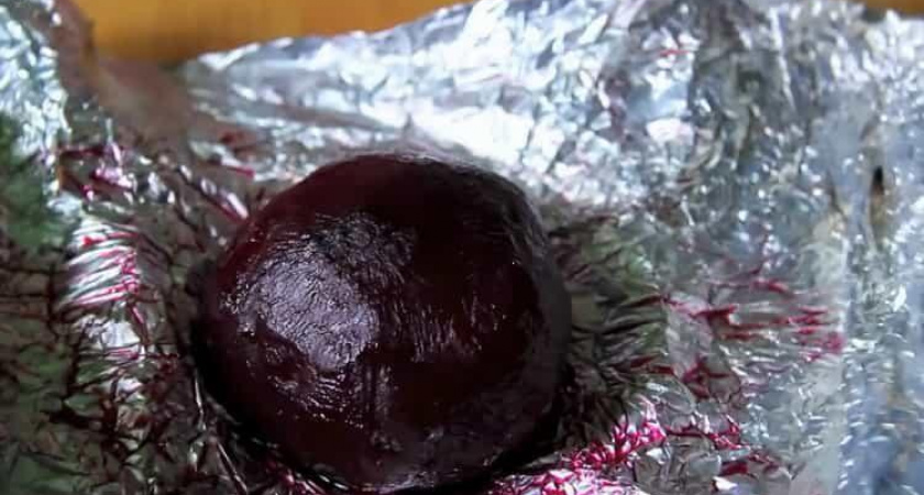 Салат со свеклой, грецкими орехами и черносливом - очень вкусно и просто 🥣