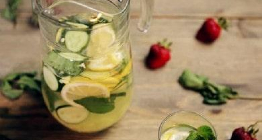 Витаминизированно-минеральный коктейль Сасси из воды с огурцом 🥒