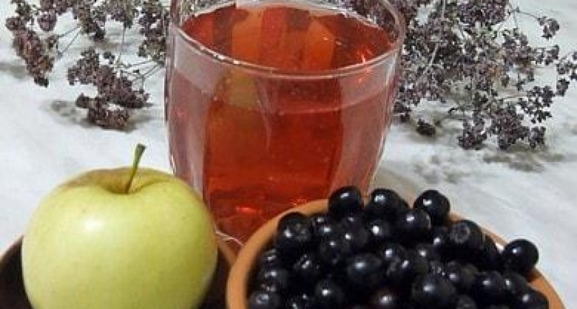 Вкусный компот из черноплодной рябины и яблок 🍎