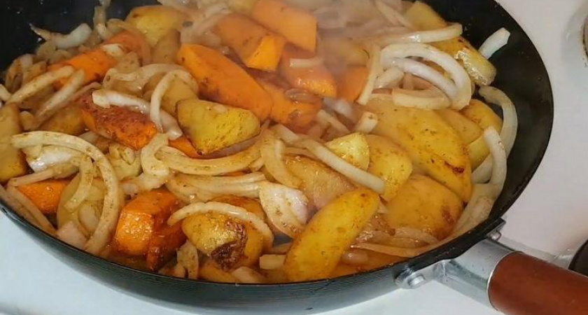 Сытная и вкусная тыква с мясом и картошкой - простой рецепт 🍲