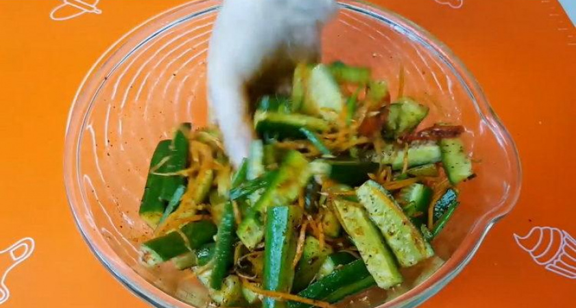 Быстрый и вкусный салат из огурцов по-корейски 🥒