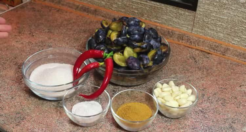 Ароматный кетчуп из слив к мясу 🥫