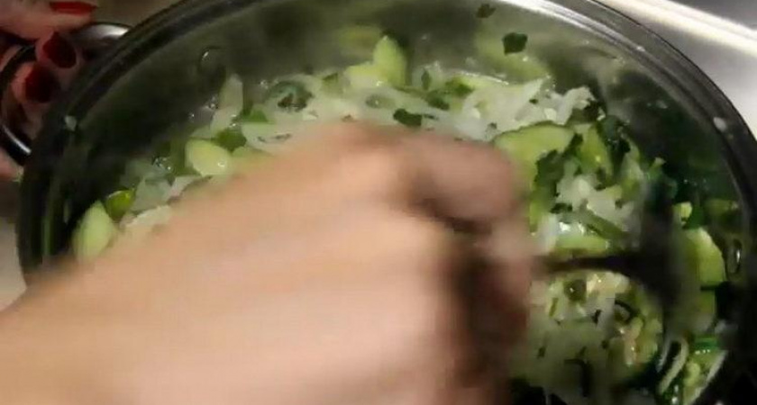Вкусная заготовка из переросших огурцов на зиму 🥒