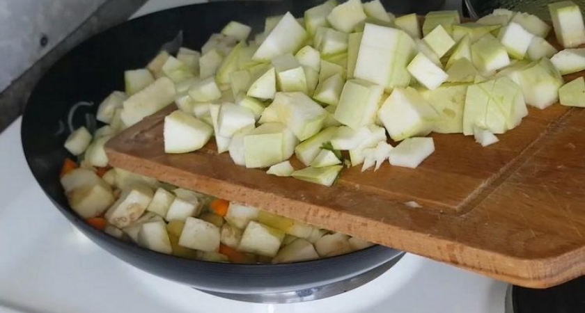Вкусное рагу из тушеных баклажан с овощами 🍲