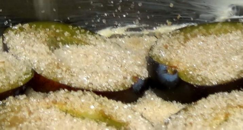 Рецепт простого, быстрого и очень вкусного сливового пирога 🥧