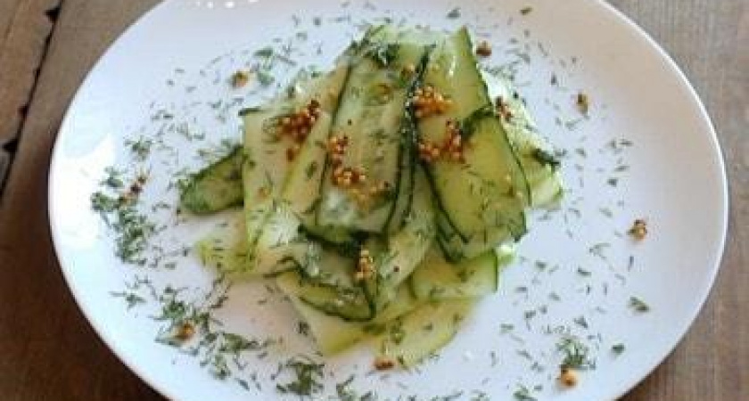 Вкусный салат из молодых кабачков и огурцов 🥗