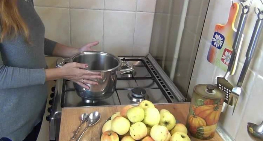 Фото к статье: Проверенный рецепт маринованных яблок в банках на зиму🍏