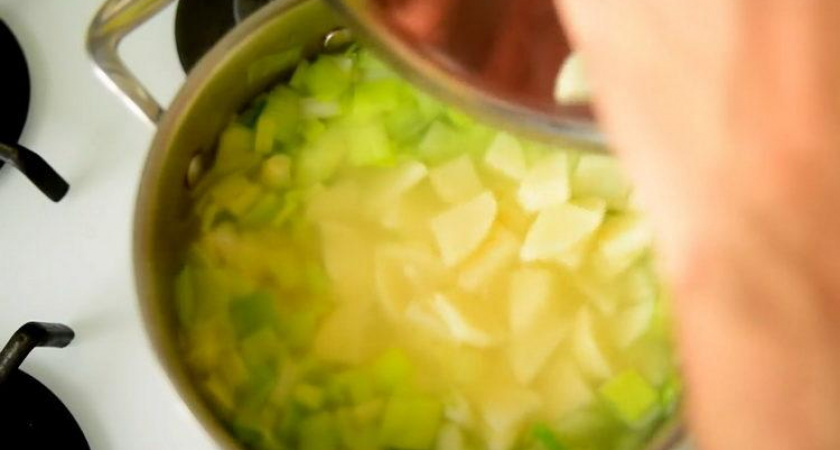 Рецепт приготовления супа-пюре из лука порей 🍵