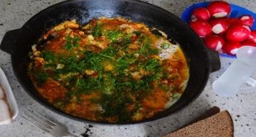 Как приготовить яичницу с помидорами - вкусная шакшука 🍳