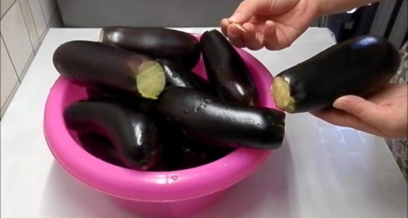 Простой и вкусный рецепт квашеных баклажанов, фаршированных морковью и чесноком🍆