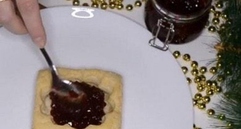 Рецепт рождественского варенья из брусники за пять минут 🥫