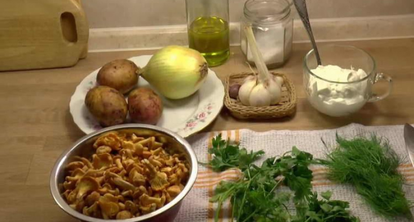 Ароматные и очень вкусные лисички 🥝 , жареные со сметаной и луком