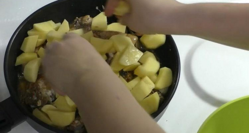 Тушеная картошка с курицей 🥝 - быстрый ужин