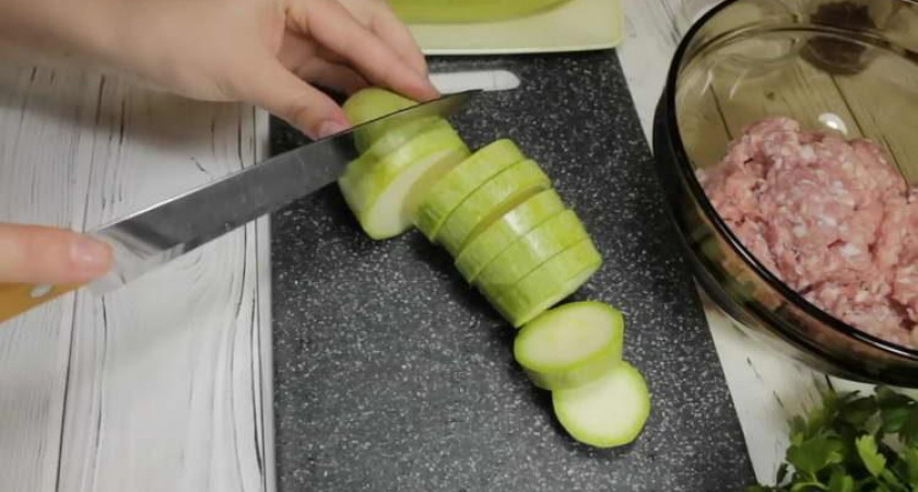 Вкусные и сытные кабачки 🥝 с фаршем на сковороде