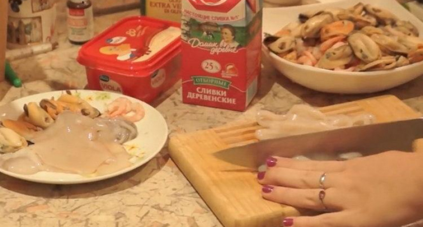 Вкусные морепродукты в сливочном 🥝 соусе