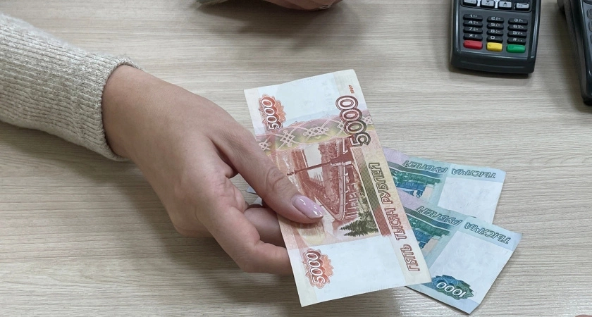 Все денежные накопления превратятся в бумажки: мощнейшая волна девальвации обесценит сбережения россиян уже летом 2025