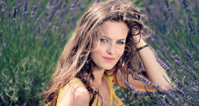 1 ложку в шампунь: волосы объемные у корней и остаются чистыми до 5 дней - любимый лайфхак этой осенью