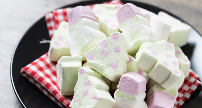 Легкий яблочный зефир без сахара: как превратить два ингредиента в облачный десерт