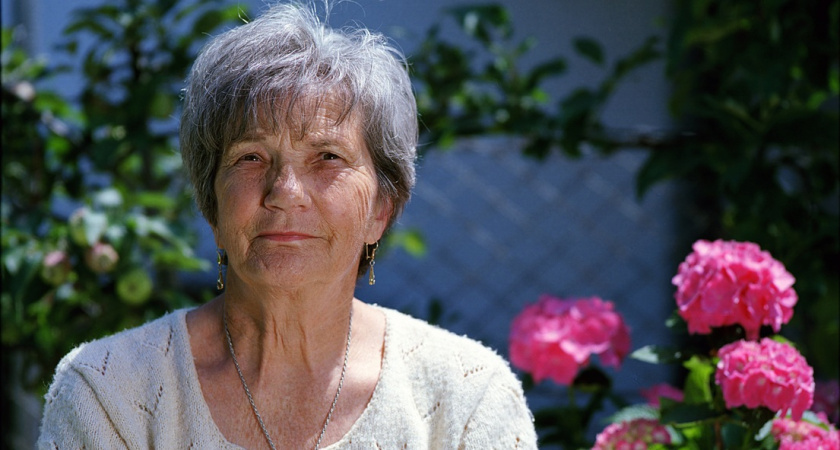 Почему с возрастом лучше держать людей на дистанции: стих Юрия Левитанского, пробирающий до слез