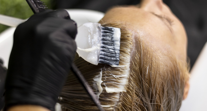 Отличная краска для волос после 50 лет: эти оттенки молодят на 10 лет – и три цвета, которые лучше обходить стороной