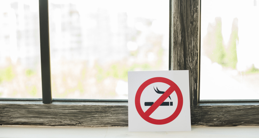 Юрист рассказал, чем могут грозить частые перекуры на работе