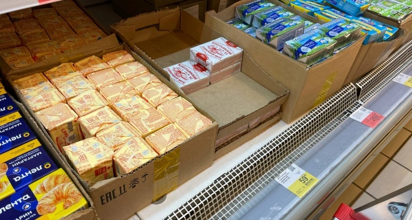 Роспотребнадзор обнаружил на прилавках магазинов рекордное число поддельных масла и сыра