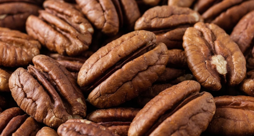 Не миндаль и не грецкий: диетологи назвали самый полезный орех — он защищает сердце и замедляет старение