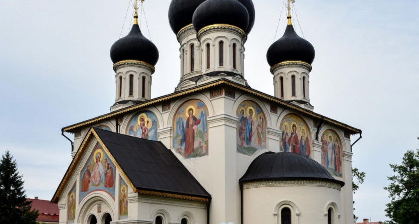 Два слова, которые удерживают от пропасти: как надо молиться в минуту отчаяния