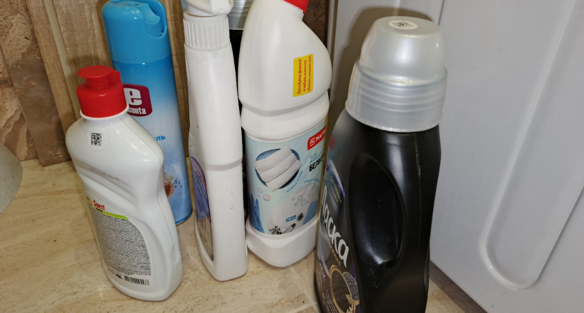 Белые вещи больше не желтеют и не сереют: 7 бюджетных отбеливателей, которые спасают даже безнадежное