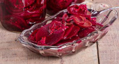 Маринованная свекла: рецепты на зиму и быстрые закуски из бордового корнеплода