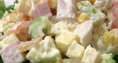 Вкусный салат с ананасом курицей и кукурузой - абсолютно легко