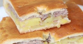Сочный пирог с мясом и картошкой из дрожжевого теста