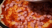 Как научиться готовить вкусную пиццу с колбасой и сыром