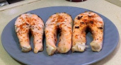 Вкусный стейк лосося, запеченный в духовке