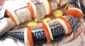 Скумбрия в фольге с хрустящей картошкой, запеченная в духовке