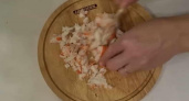 Как научиться готовить вкусный салат с крабовыми палочками и сыром 🧀