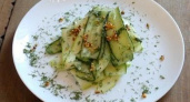 Вкусный салат из молодых кабачков и огурцов 🥗
