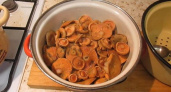 Как засолить рыжики горячим способом 🥫