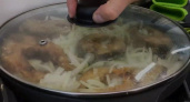 Как приготовить карпа 🥝 на сковороде с луком