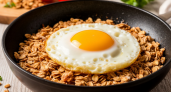 Всего 1 стакан овсянки и 2 яйца — вкусный и полезный завтрак готов: домочадцы слопали за минуту