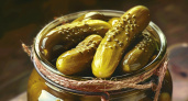 «Бродячие» огурцы в банке: как приготовить вкуснейшую закуску на зиму уже сегодня